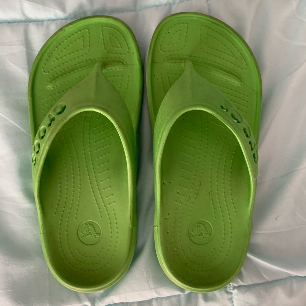 Girls flip flop crocs